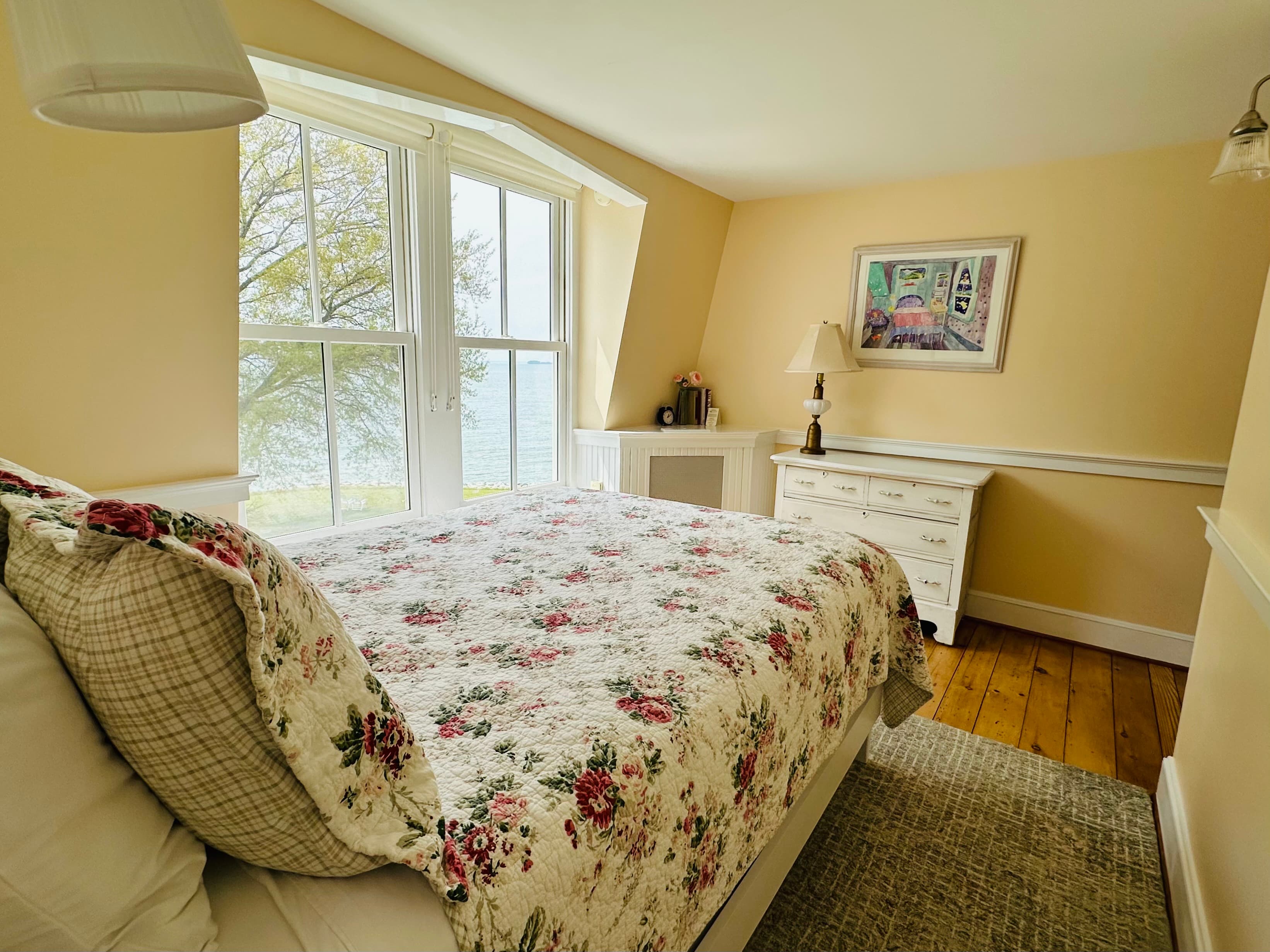 Queen bed with water view