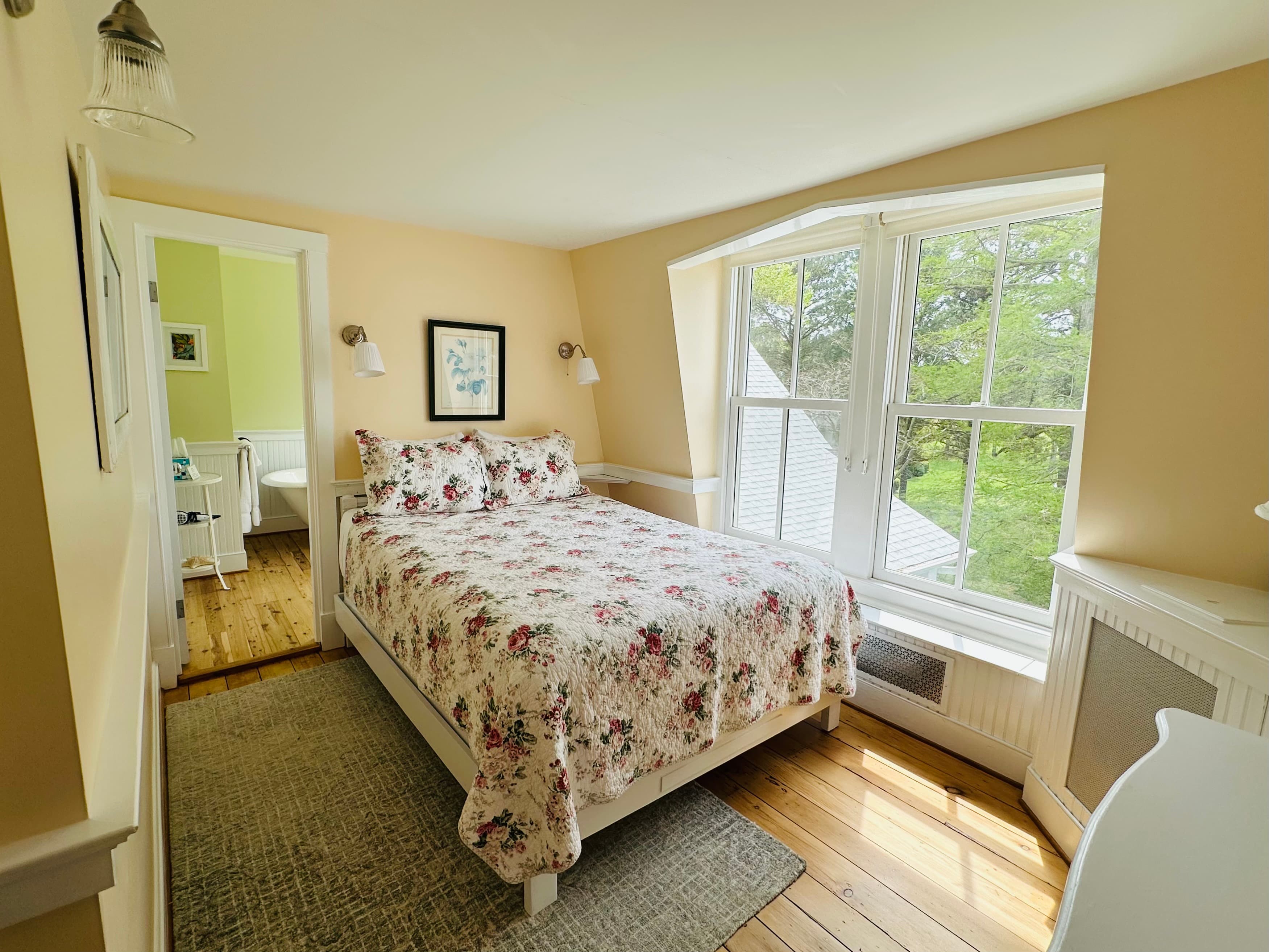 Queen bed with attached bath